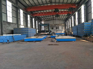 鑄鐵平臺粗加工現(xiàn)場